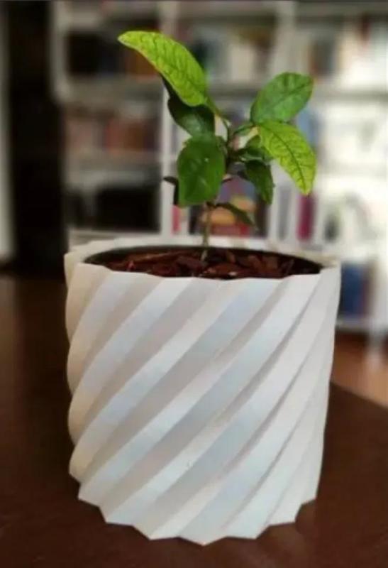 Twisting plant pot (4 Sizes)