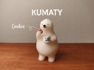 KUMATY : Polar Bear Eating a Cookie