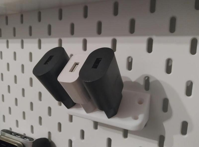 Skadis-Holder [4x USB-Charger]