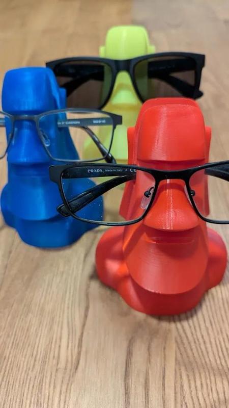 Moai eyeglass holder