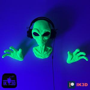 ALIEN WALL MOUNTED HOLDER DECOR
