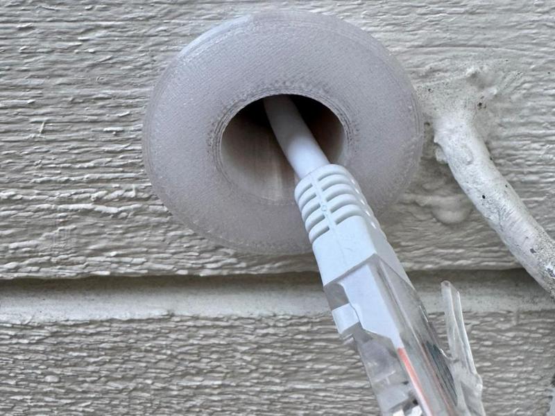 Wall passthrough for cables - adjustable length