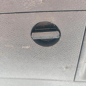 Warning triangle compartment knobs for Passat