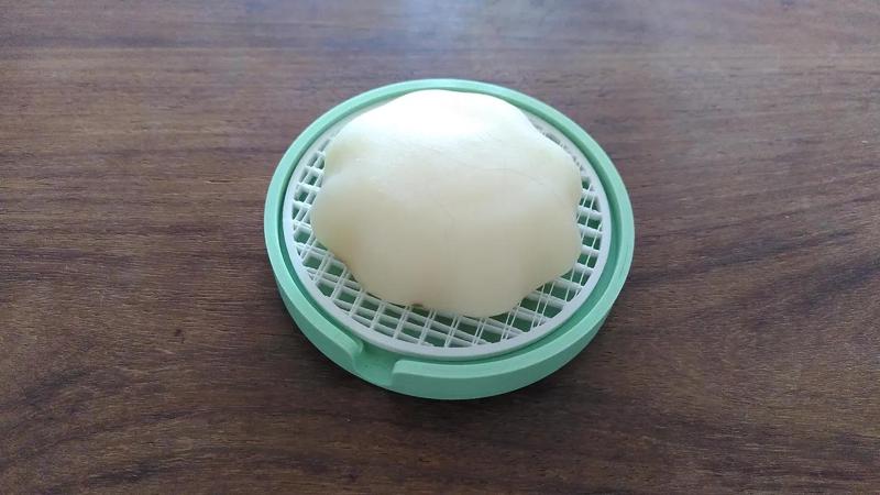 Round sponge or soap holder   