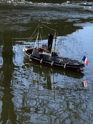 Valeureux 1929 French tug boat model with remote control