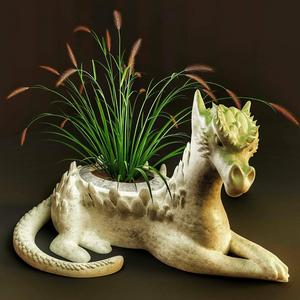 Dragon vase