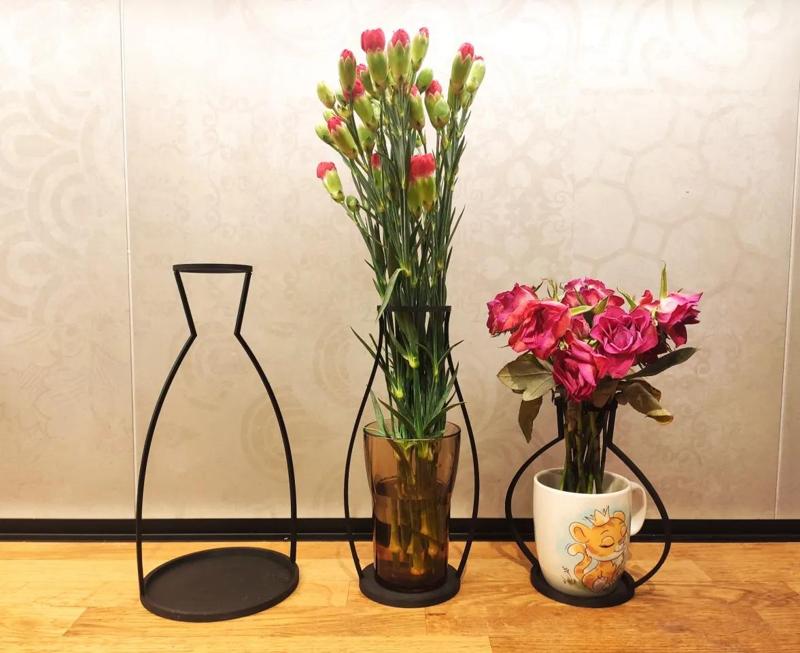 Minimalist flower vase