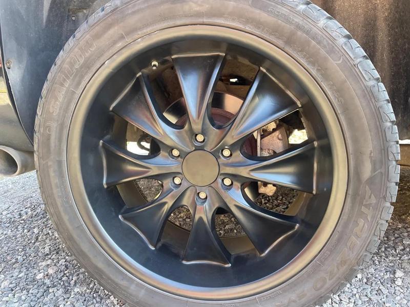 Universal wheel hub centre cap