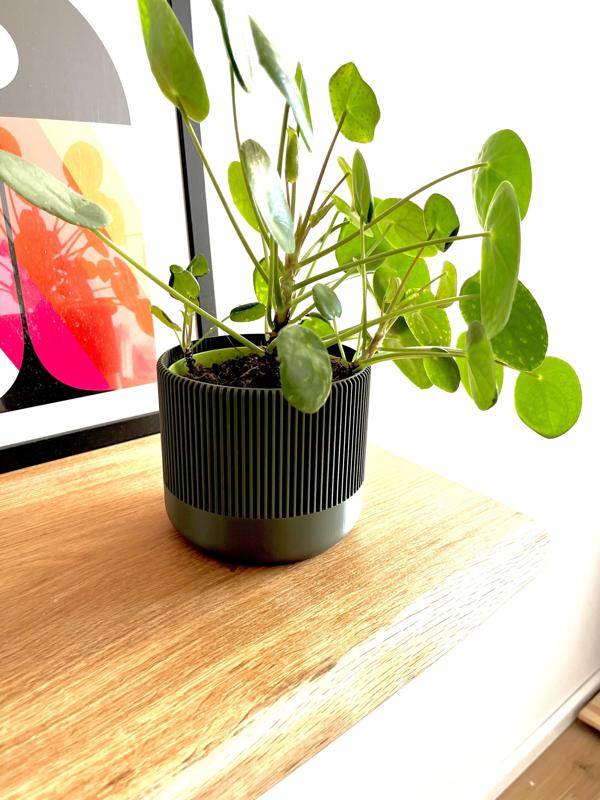 Basic Mid century modern planter