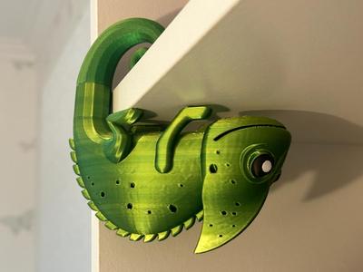 Shelf Chameleon