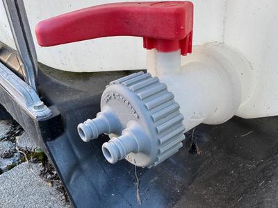 IBC to 2 x Gardena hose fidget H2D