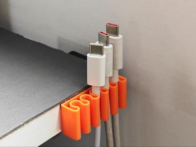 Five-port desktop data cable clips