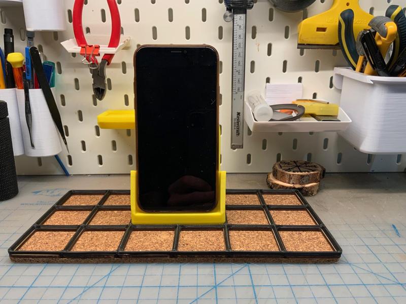 Gridfinity Qi Charger and Stand