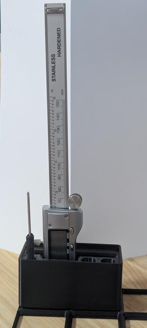 Gridfinity Caliper Holder (with screwdriver slot)