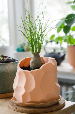 Carved Stone Vase – remeshed+drainage