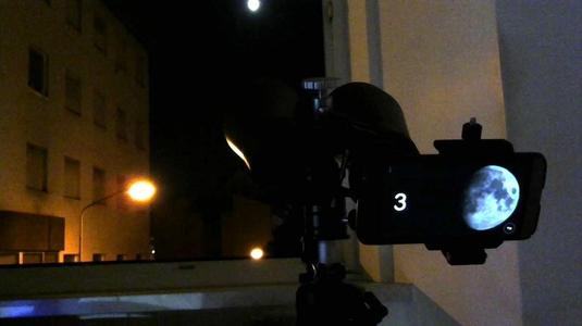Phone mount for binoculars 