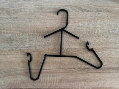 Tuggy! – A Magnetic, Tuggable Hanger for Children