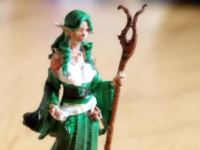 DnD Female Elf Druid 28mm