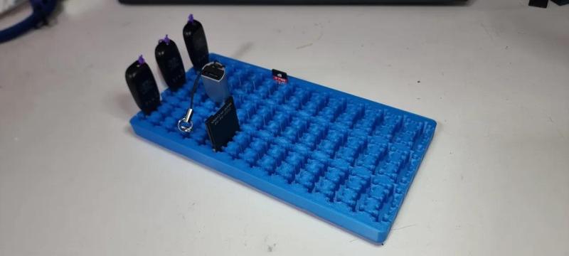 USB Card holder (SD-mSD-USB-USBC-mUSB) (Gridfinity)