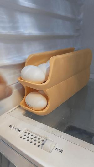 Egg dispenser