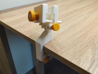 Vice with hinge