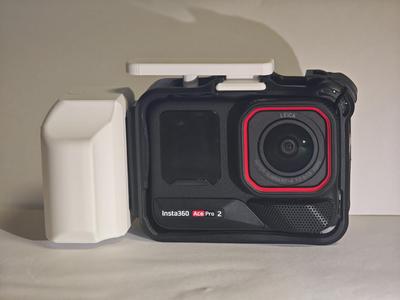 Insta360 Ace Pro2 handle (street photography)