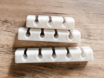 Cables organiser/holder
