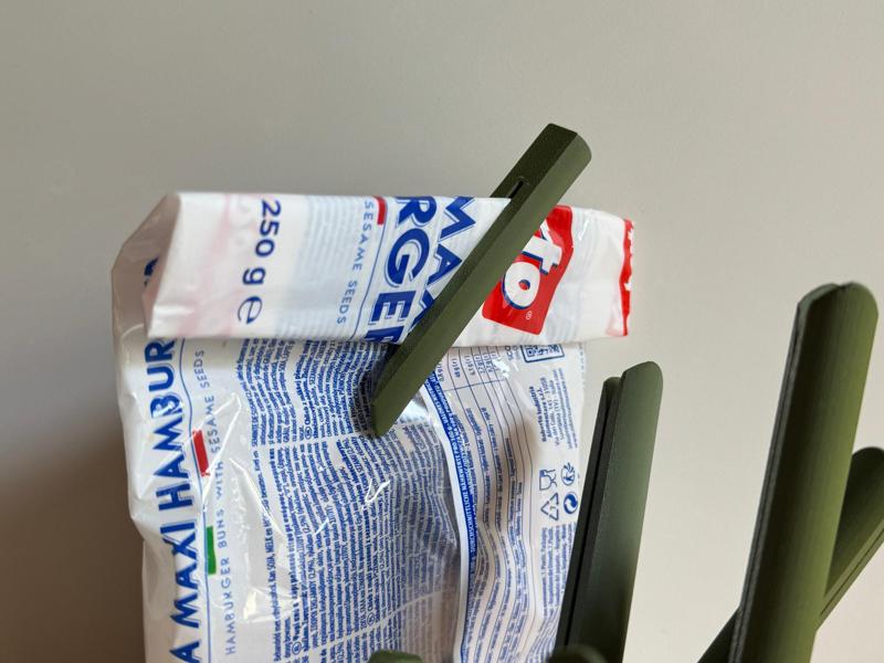 Leafclips, sealing bag clips.