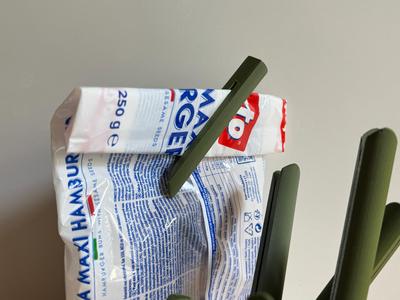 Leafclips, sealing bag clips.
