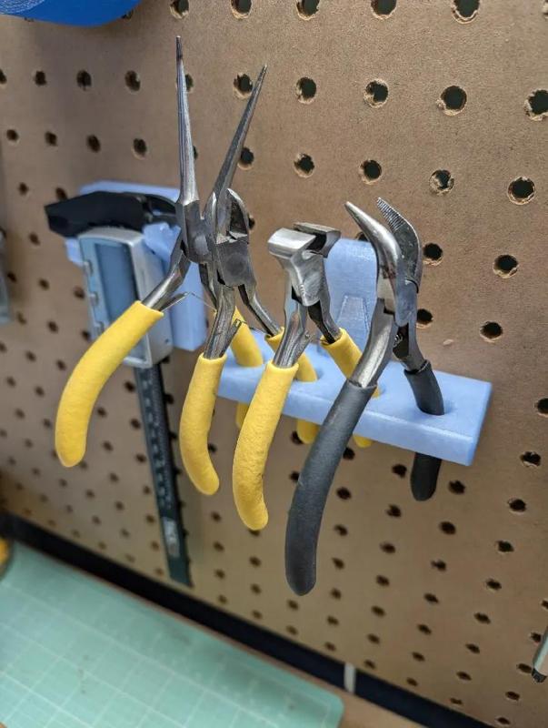 Sy’s Peglock – Mini Pliers Holder