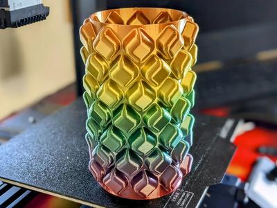 Mesmerizing Rounded Cube Spiraled Vase