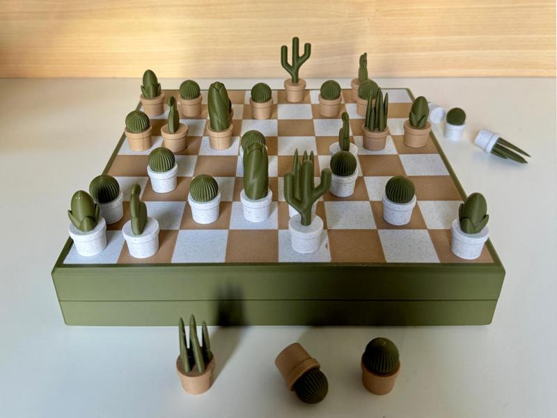 Chessactus, chess set.
