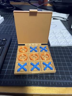 Free portable tic-tak-toe board