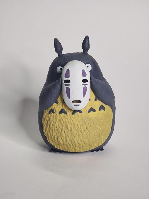 Totoro with Kaonashi’s mask