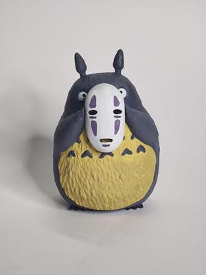 Totoro with Kaonashi’s mask