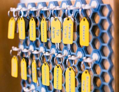 Key holder with easy to read tag 4 Honeycomb wall