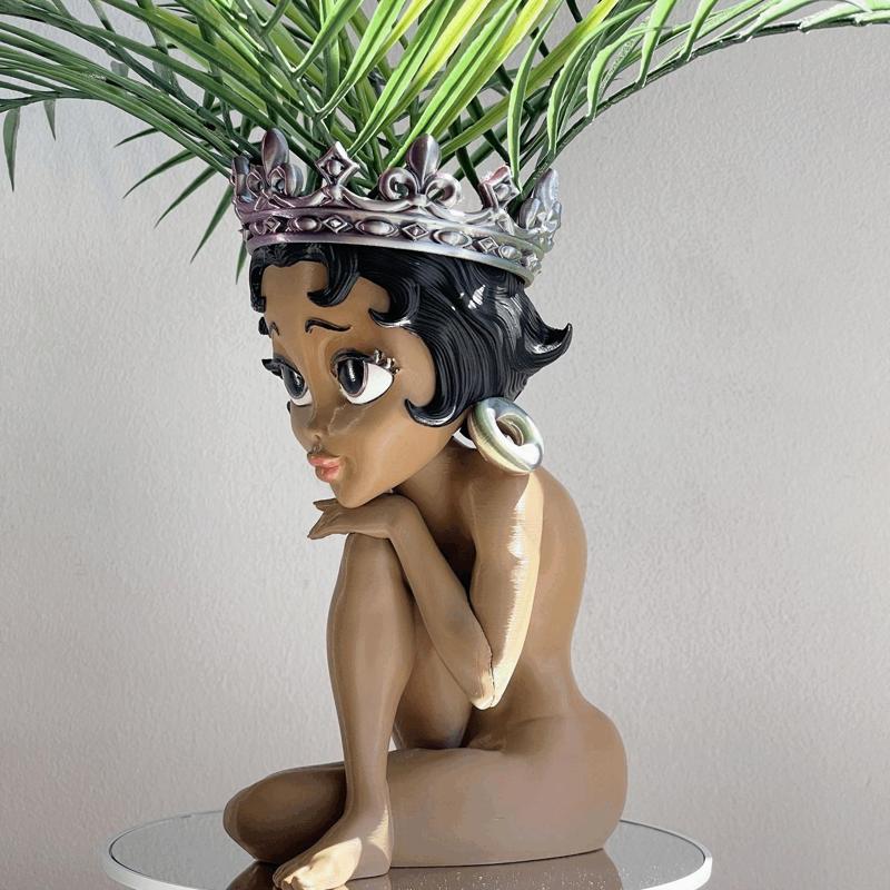BETTY QUEEN PLANTER