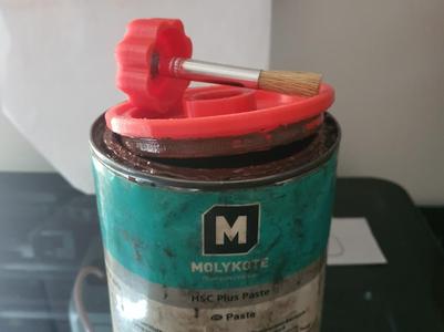 Workshop grease dispenser for DIY garage