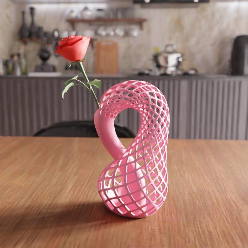 3D Wireframe Vase STL File – Modern Cute Vase for Flowers, 3D Printable Home Decor, Unique Desk Vase, Gift for Her or Him