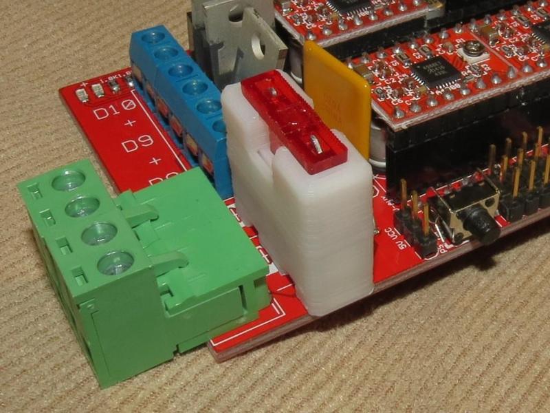 Car fuse holder for PCB mounting