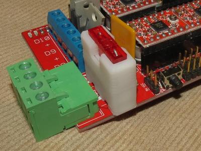 Car fuse holder for PCB mounting