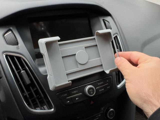 Car phone holder from CD drive (Ford Focus MK3)