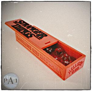 STRANGER THINGS – HELLFIRE CLUB DICE/PENCIL BOX