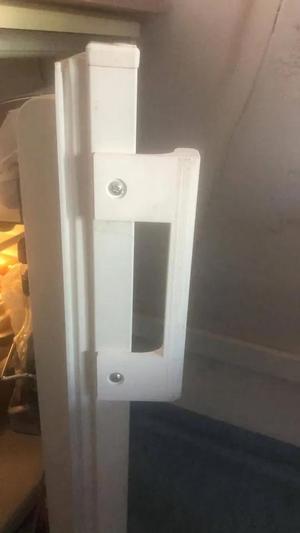 Yet another refrigerator handle