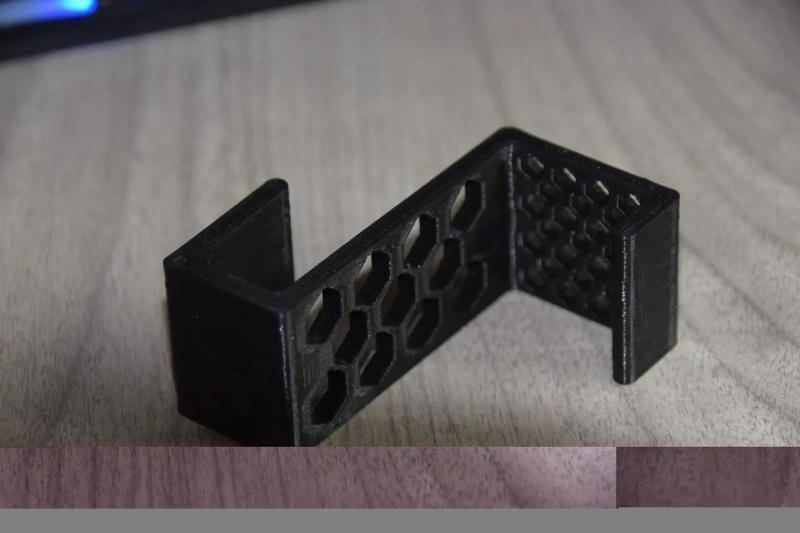 Headphone Mount (honeycomb)   