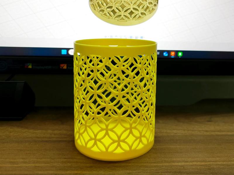 Openwork Cash Pen Holder
