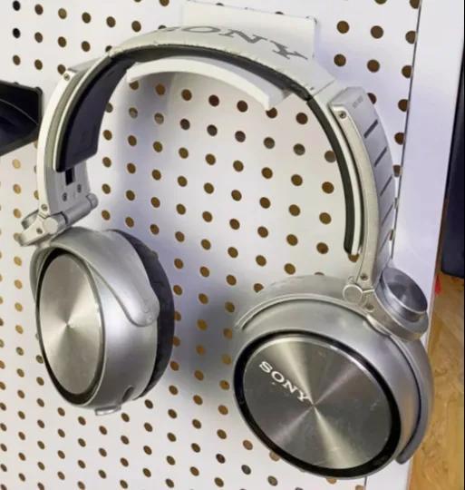 Round Pegboard Headphone Stand