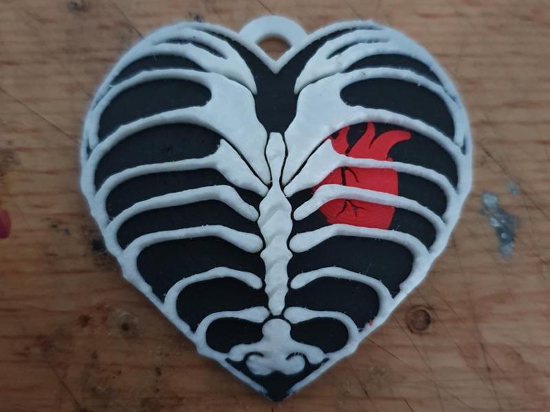 Ribbed valentines Heart pendant necklace/keyring