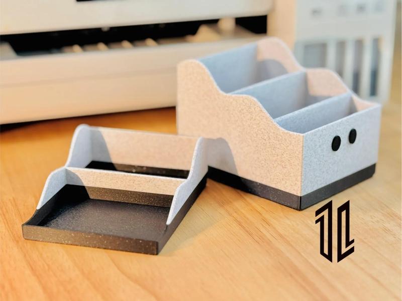 Low desktop storage tray/organizer tray