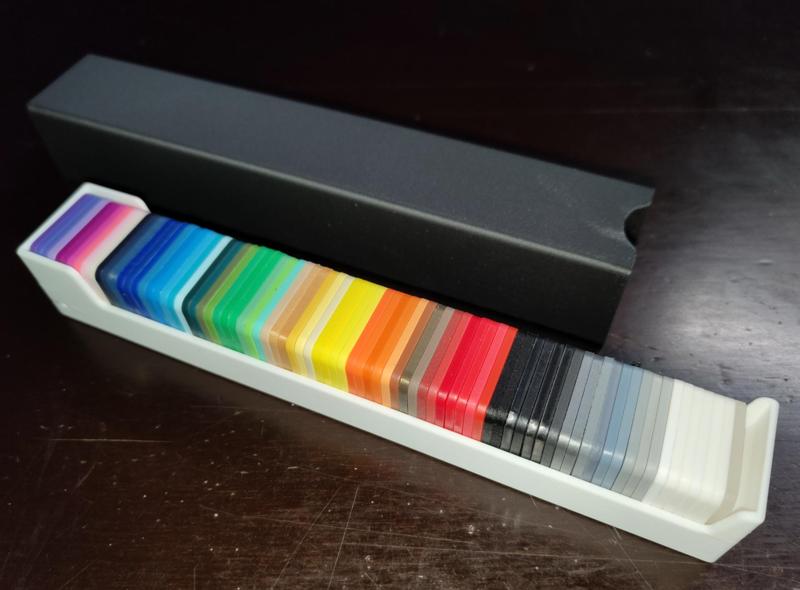 Case for filament swatches